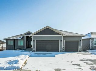 2404 S Canyon Ave, Sioux Falls, SD 57110