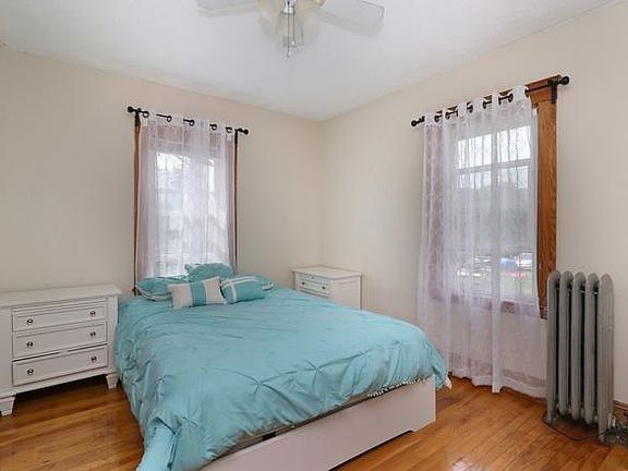 2nd image of 11-13 Holyoke St #1