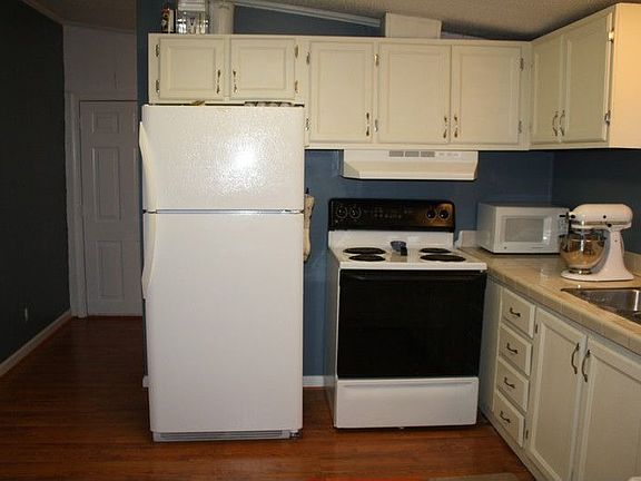 3rd image of 125 Spruce Dr