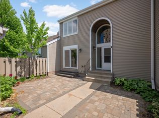1159 Edgcumbe Rd, Saint Paul, MN 55105