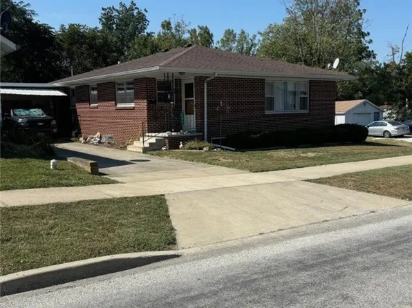 209 N Van Buren St, Newton, IL 62448