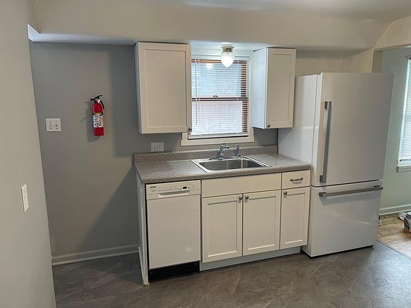 4th image of 2805 W Ewing Ave