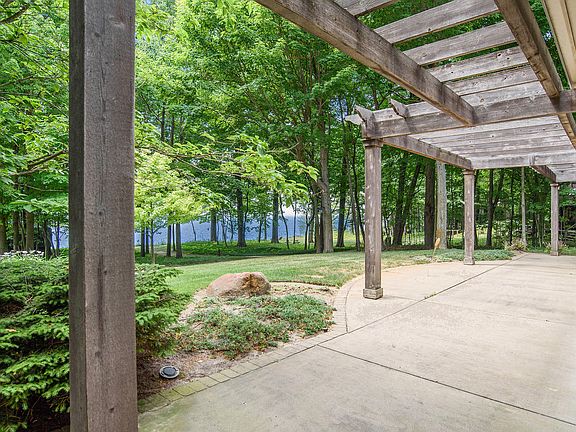 4th image of 1150 Orchard Lake Dr