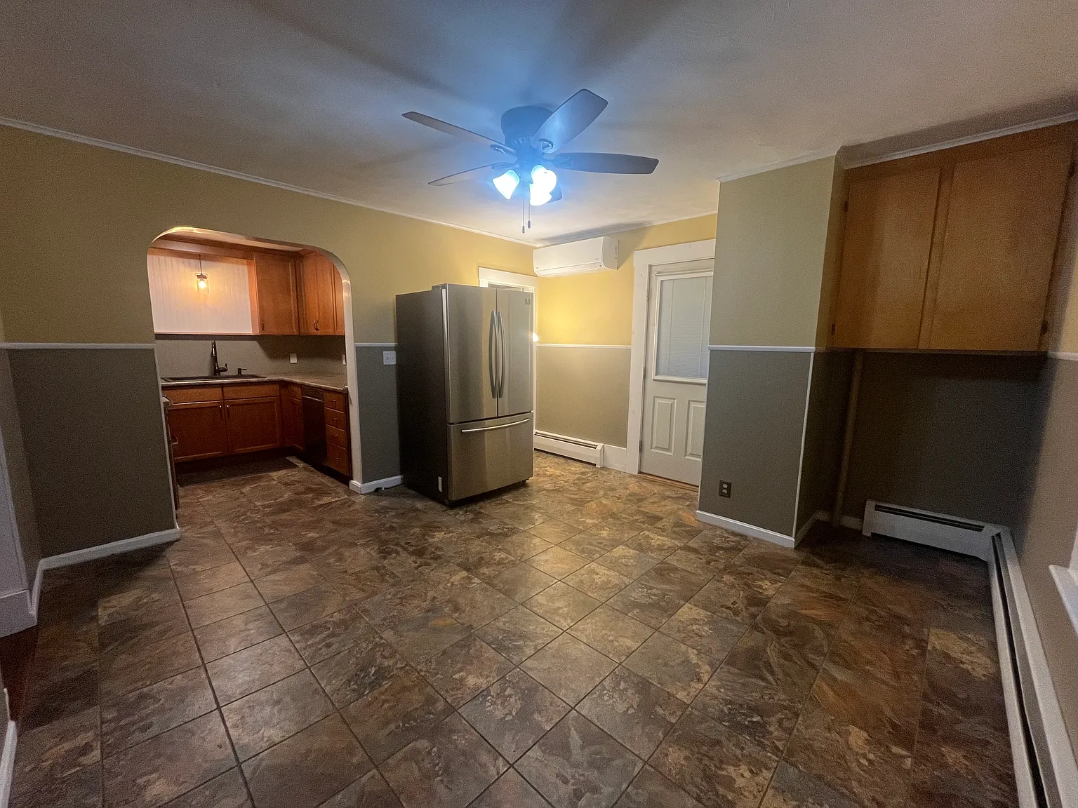 3 bed, 1200 sqft, $2,000 — Photo 2