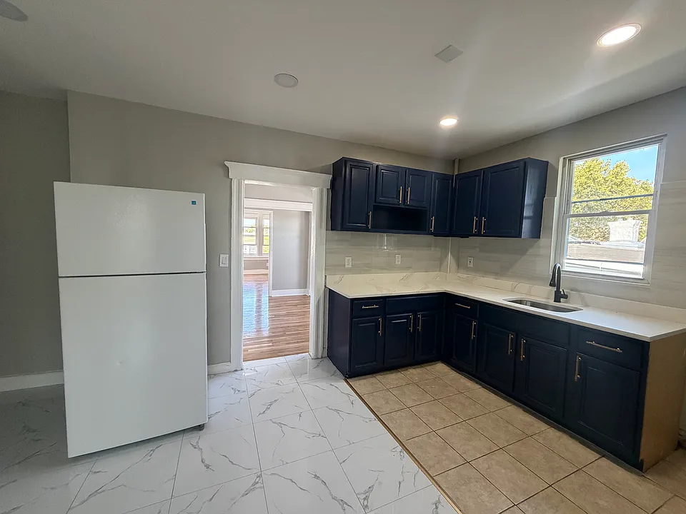 78 Clerk St #3F