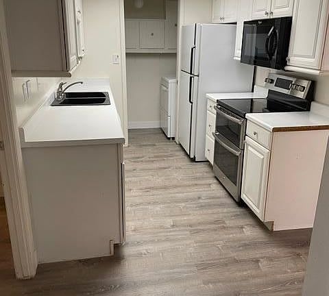 2nd image of 1622 E Logan Dr