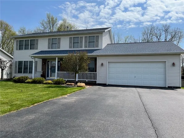 18 Leah Ln, North Chili, NY 14514