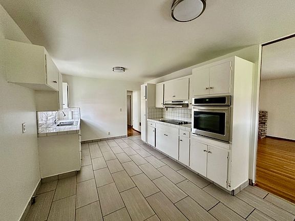 4th image of 1311 Klamath Dr