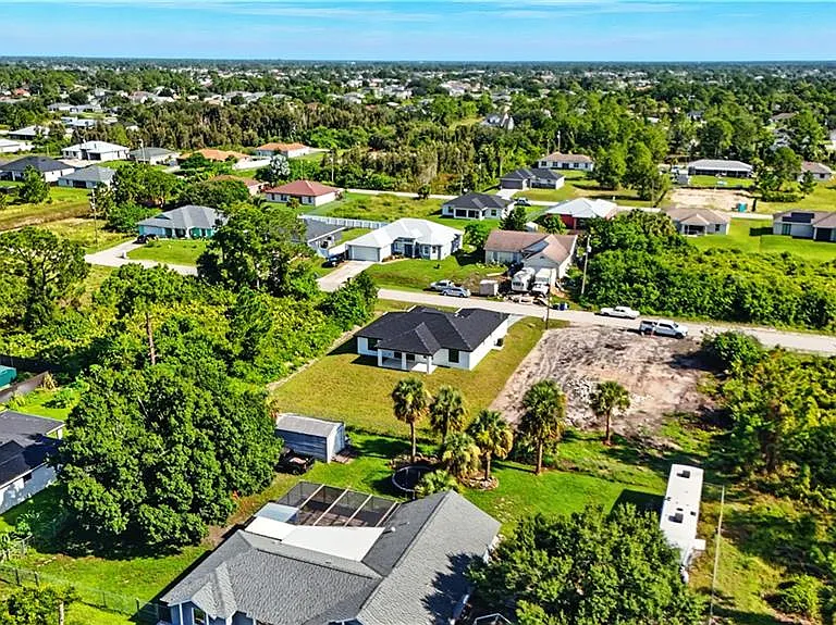 2607 38th St SW — Photo 27
