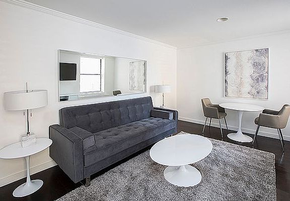 3rd image of 150 W 51st St APT 1620