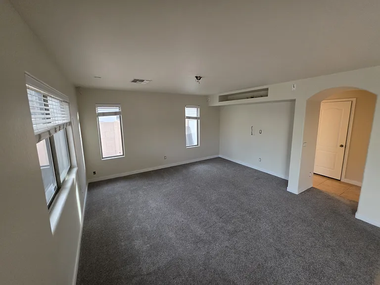 563 E Angeline Ave — Photo 3