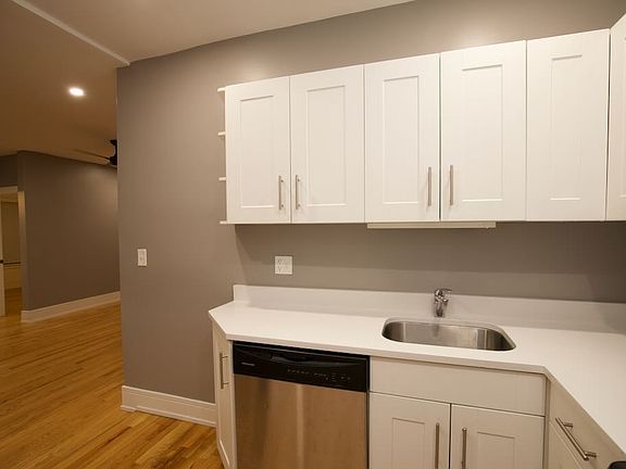 5th image of 629 W Cornelia Ave #N2