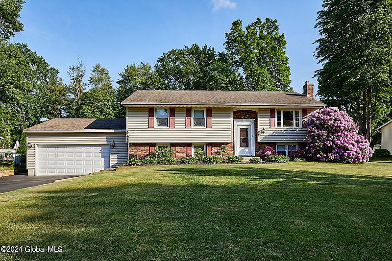 2nd image of 11 Sylvan Lane