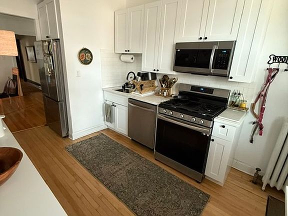 5th image of 2912-14 N Burling St #2N