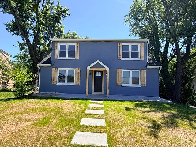 3 bed, 1.5 bath, 2200 sqft, $2,200 — Photo 3