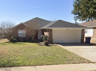 833 Edgehill Rd, Burleson, TX 76028