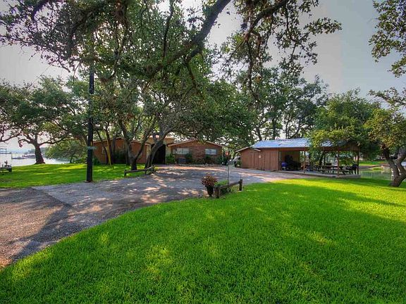 2nd image of 110 Island Lodges Ln