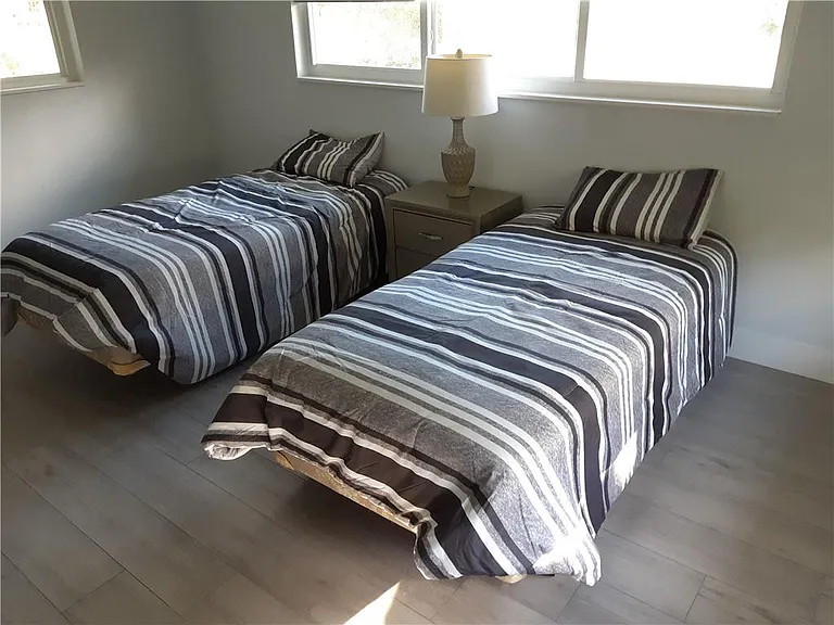 2417 Bayview Dr — Photo 13