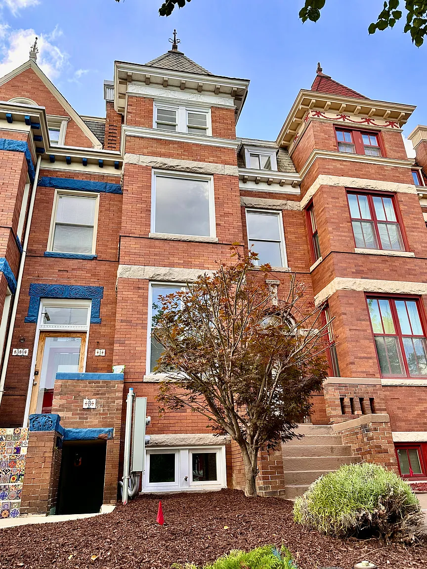 32 R St NE photo 1