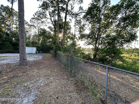 4th image of 204 LAKE RAINBOW Lane