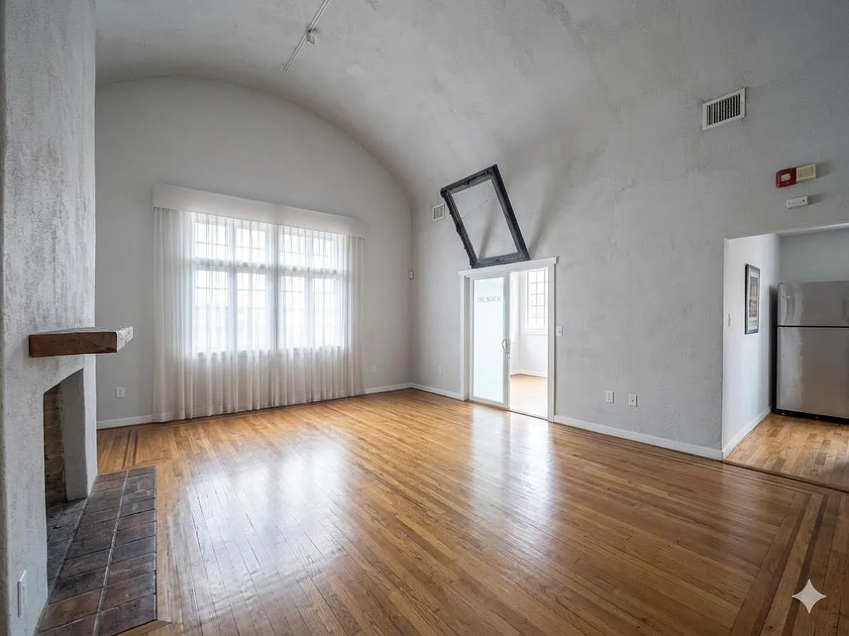 4 bed, 1.0 bath, $3,500 — Photo 2