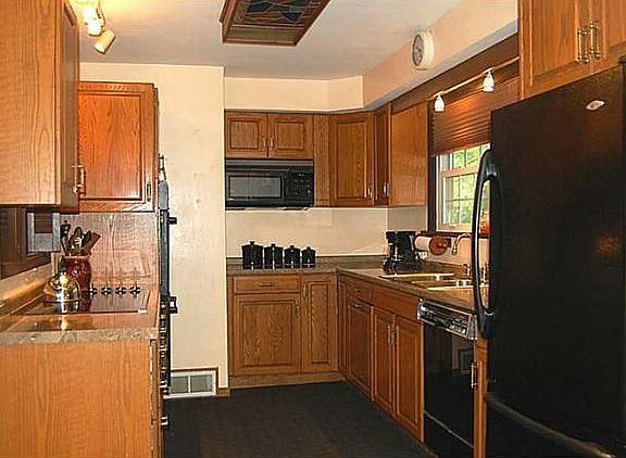 3rd image of 2236 Wyland Ave