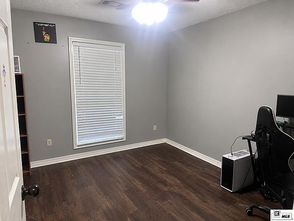 3rd image of 403 Crystal Dr