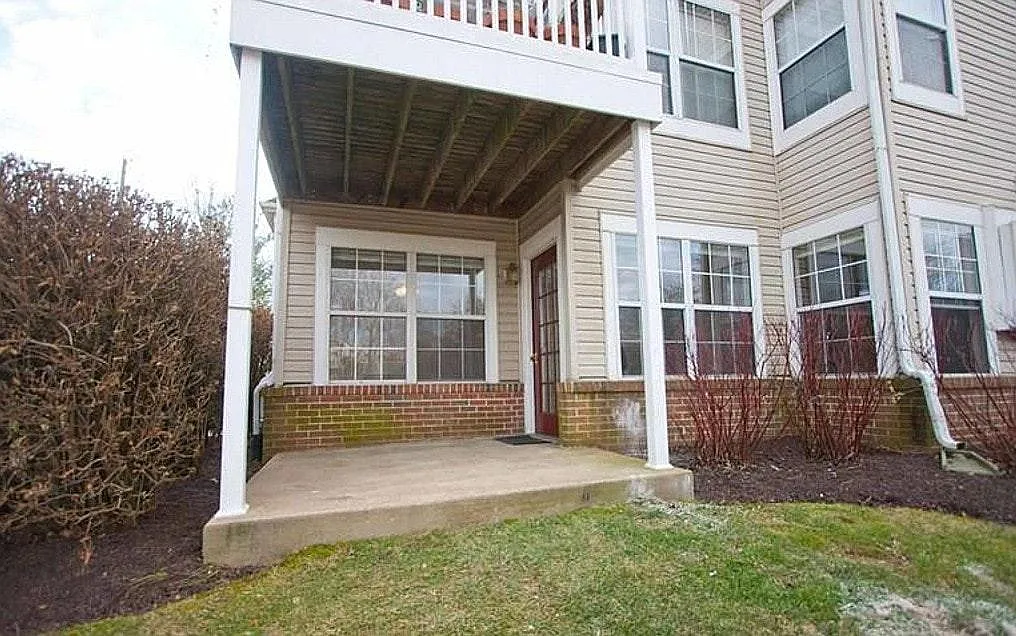 2 bed, 900 sqft, $2,200 — Photo 2
