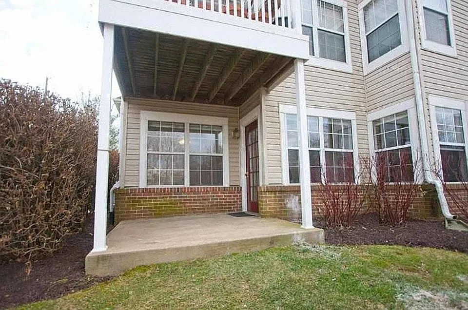 933 Hillside Lake Ter #109