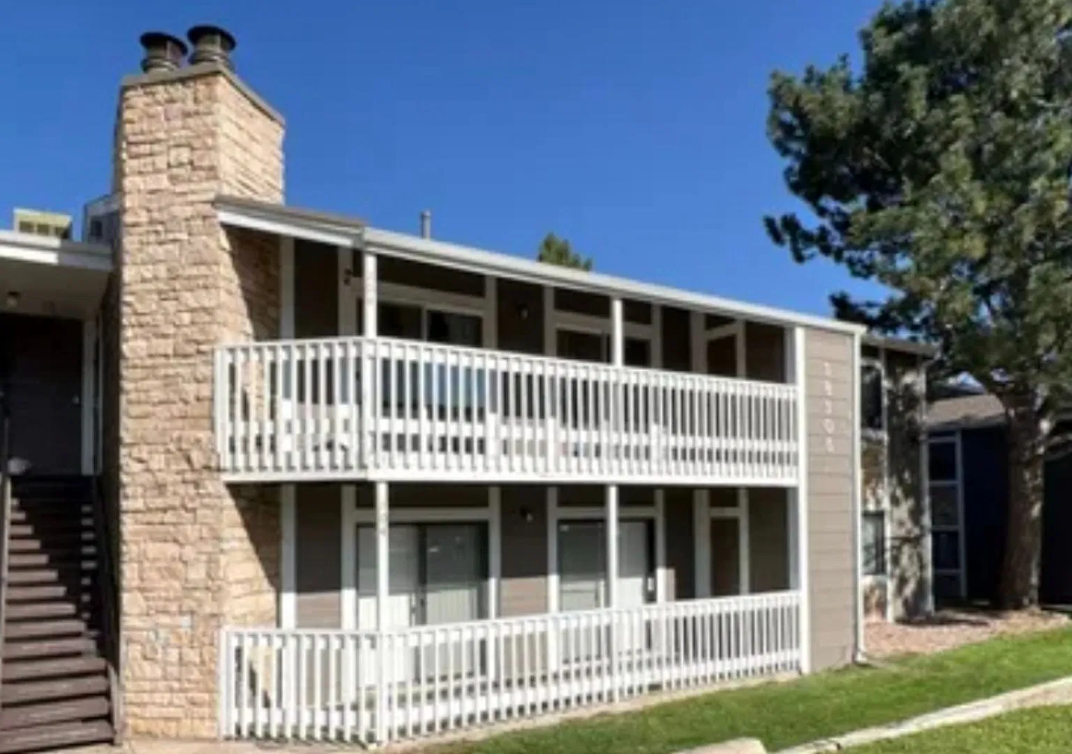 Spacious 3BDR/2BA Apartment near Aurora Town Center In -Unit W/D included! — Photo 1