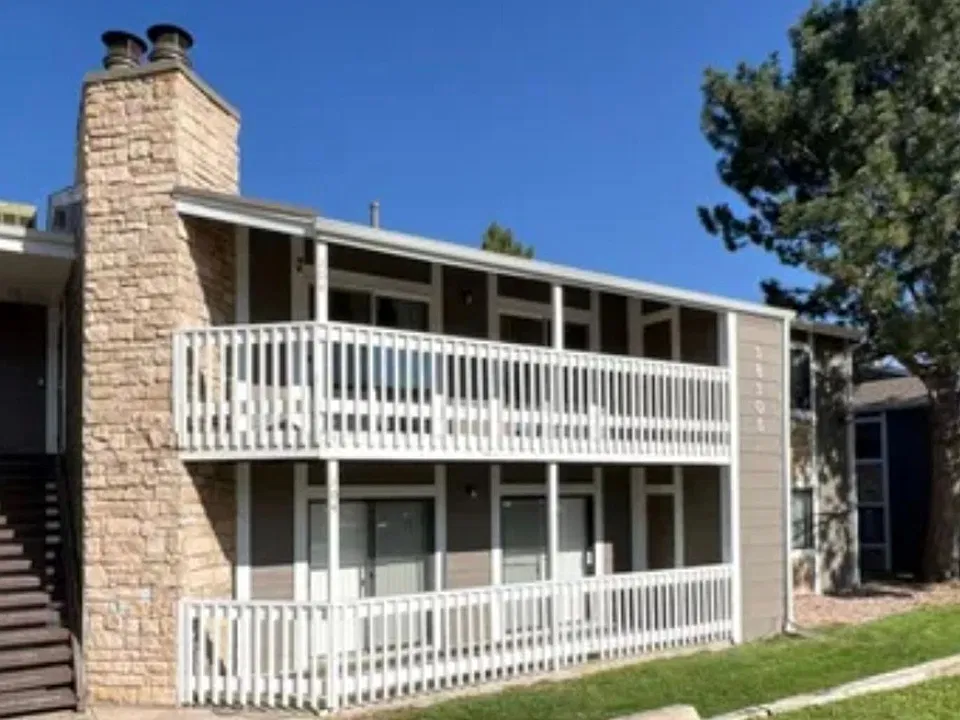 18105 E Ohio Ave #104