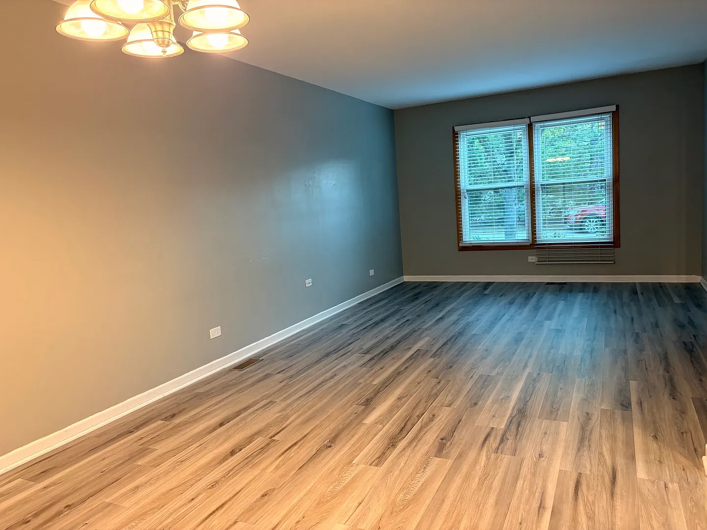 4 bed, 4.0 bath, 2014 sqft, $3,100 — Photo 2