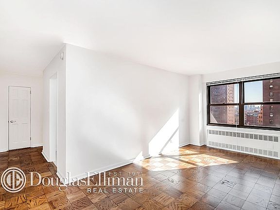 5th image of 383 Grand St Unit L1004