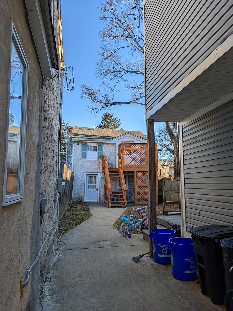 Building Photo - 520 E Miner St #C