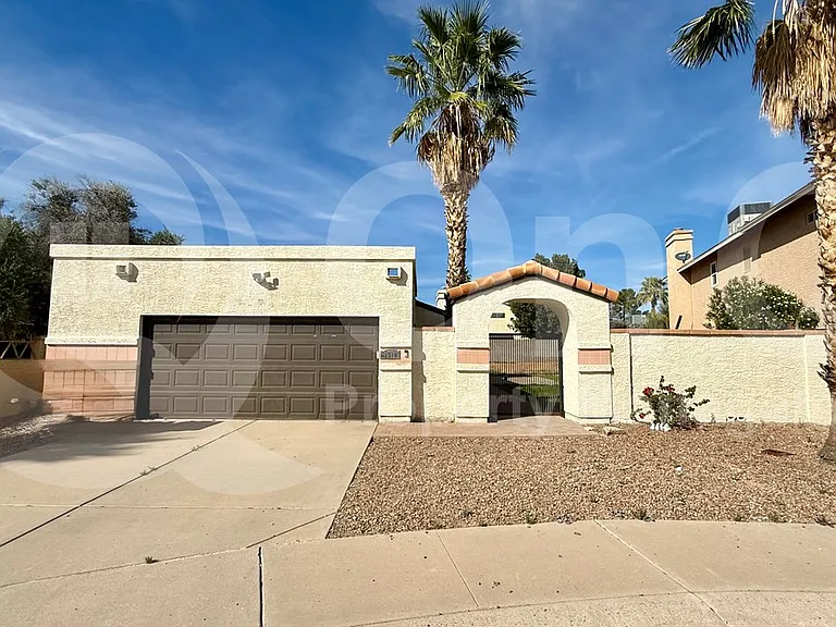 1510 E Taro Ln — Photo 2