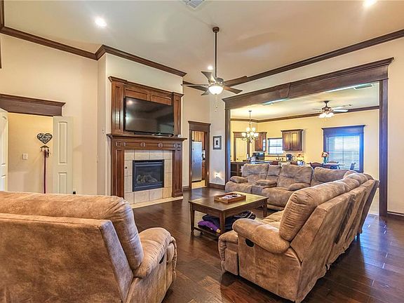 4th image of 8821 SW 46th St