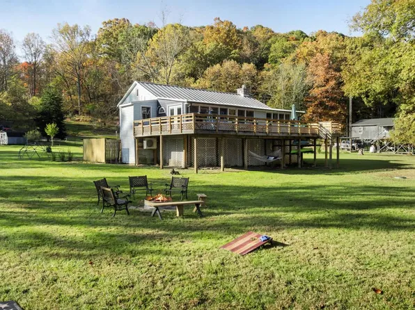 412 Wimpys Ln, Valley District, WV 25427