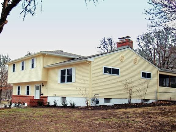 3rd image of 10923 Oak St