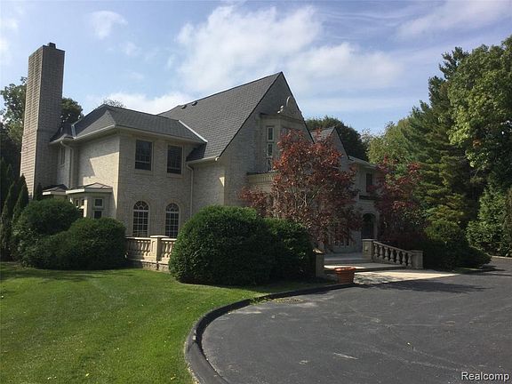2nd image of 71 Kingsley Manor Dr