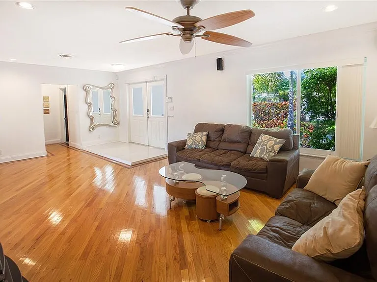 360 SE 12th Ave — Photo 7