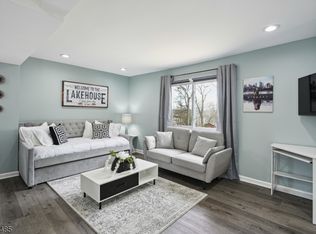 9 Sand Harbor Rd, Hopatcong, NJ 07843