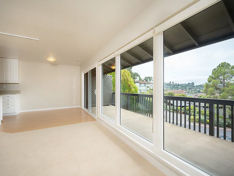 Harborview 2BD 2BA #4 dining_deck (2)