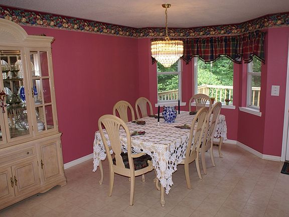 Dining with Bay Window