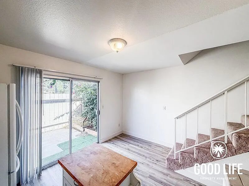 2 bed, 1.0 bath, 996 sqft, $2,800 — Photo 2