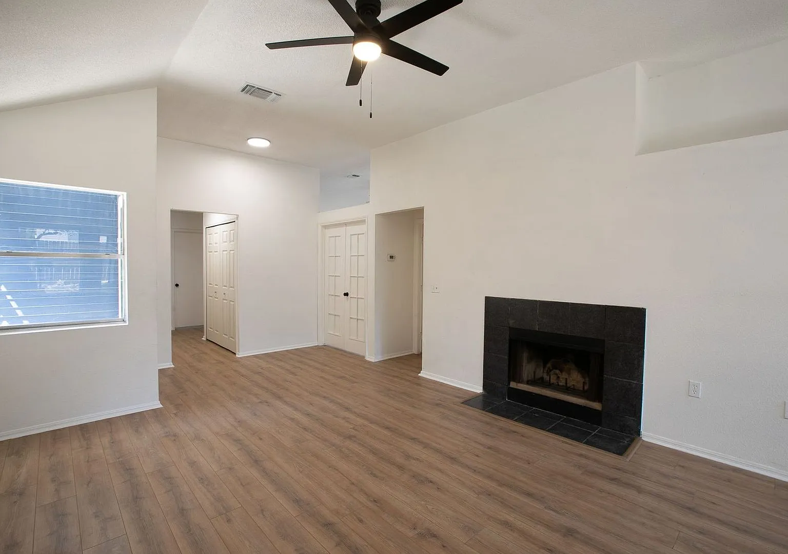 4 Bed / 2 Bath Home - Northeast San Antonio — Photo 4