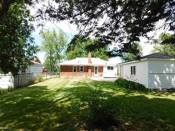 5th image of 825 Harrington St