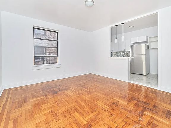 3rd image of 13 Cumming St APT 5B