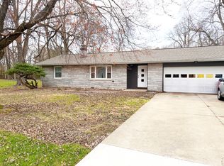 10 Golfview Dr #B, Savoy, IL 61874