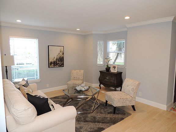 4th image of 21 Villa Ct