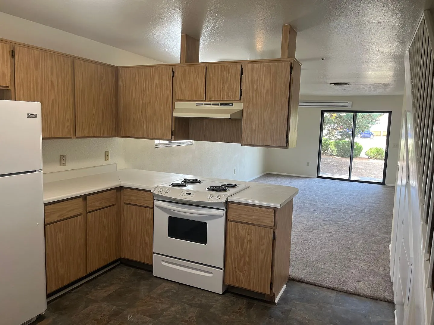 PM16-00062KB: 7665 Spouse — Photo 3
